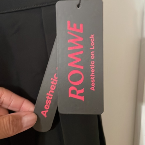 Romwe black high waisted pleated skirt size medium - Picture 5 of 5